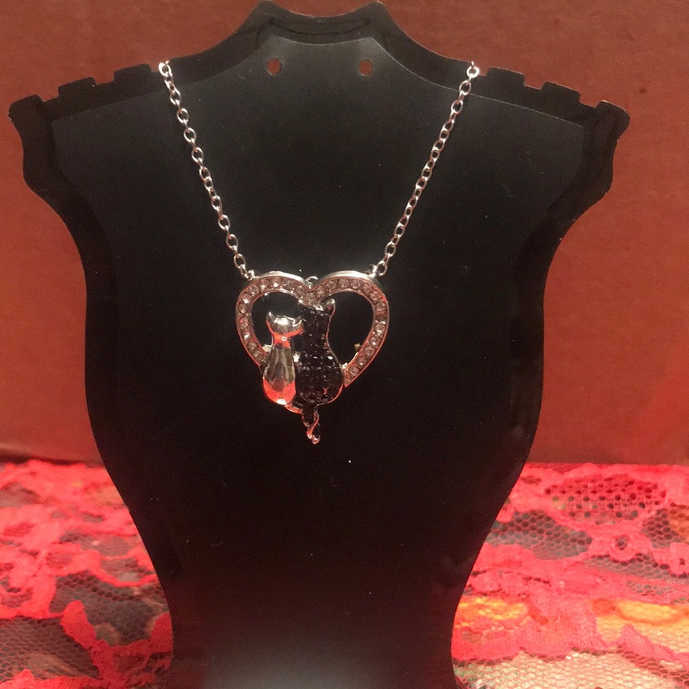 Black&white diamond cat heat necklace